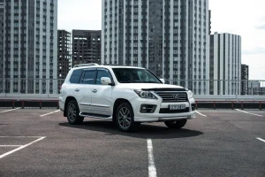 Lexus 570 аренда Красноярск комфорт и престиж в одном авто