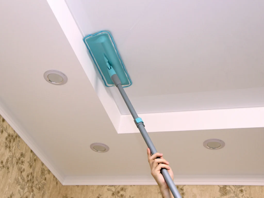 Ответы на частые вопросы и развенчание мифов о мойке натяжных потолков